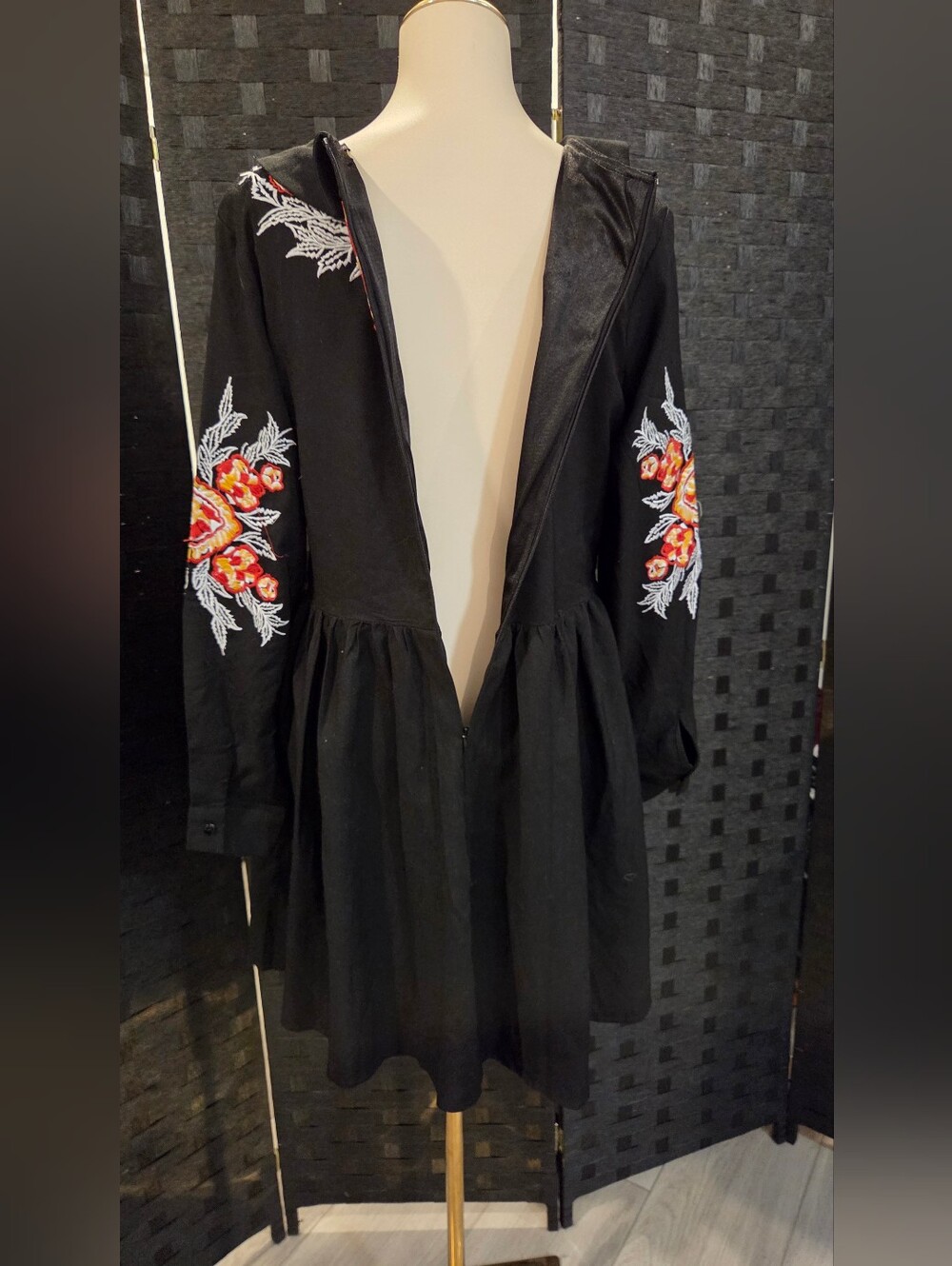 NWT Black Floral Embroidered Boho Long Sleeve Smock Mini Dress Small - Picture 8 of 15